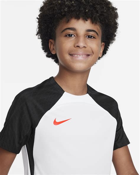 Nike Dri-FIT Strike Older Kids' Short-Sleeve Football Top. Nike UK