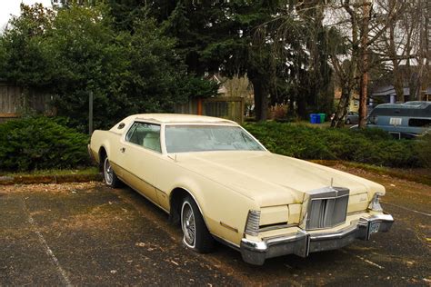 OLD PARKED CARS.: 1974 Lincoln Continental Mark IV.