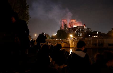 PHOTOS: Notre Dame burned, and the faithful prayed for its survival ...