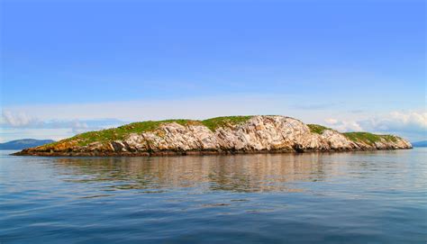 Rocky Island in the Maldives image - Free stock photo - Public Domain photo - CC0 Images