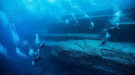 Video: Giant 20,000-year-old underwater pyramid discovered in mid ...