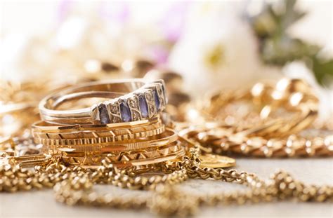 A brief history of gold jewelry | Best Buy Blog