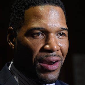 Michael Strahan Loses Part of Finger in Accident - ZergNet