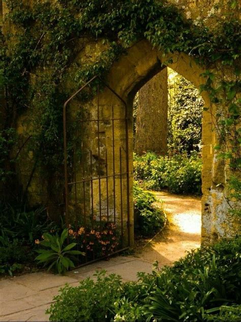 doorways and portals panosundaki Pin | Peyzaj düzenlemesi fikirleri, Gölge bahçe, The secret garden