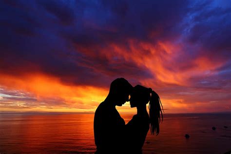 Download A Romantic Sunset – For The Perfect Couple | Wallpapers.com