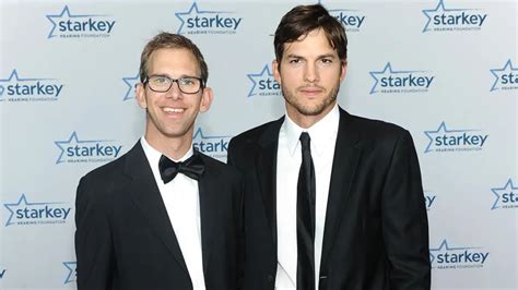 Ashton Kutcher da una entrevista junto a su hermano gemelo por primera vez | Cinescape