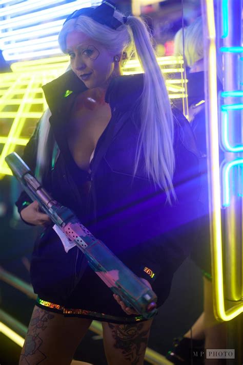 I shared my gun I made for my cosplay and now here's the cosplay! : r/cyberpunkgame