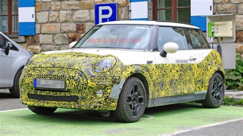 2020 Mini E Hardtop caught with concept looks - Autoblog