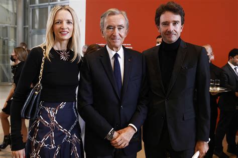 Bernard Arnault makes daughter Delphine Christian Dior CEO