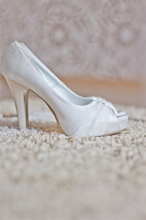 Wedding shoes · Free Stock Photo