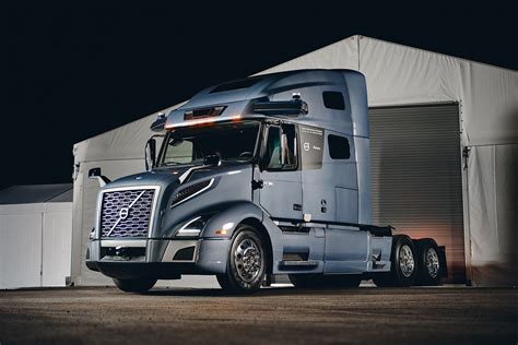 Volvo unveils prototype self-driving semi truck built for long hauls ...