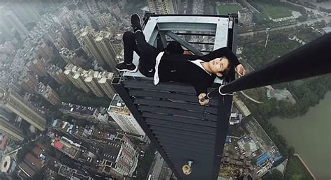 Death of Man in Skyscraper Fall in China Puts a Spotlight on ‘Rooftopping’ - The New York Times