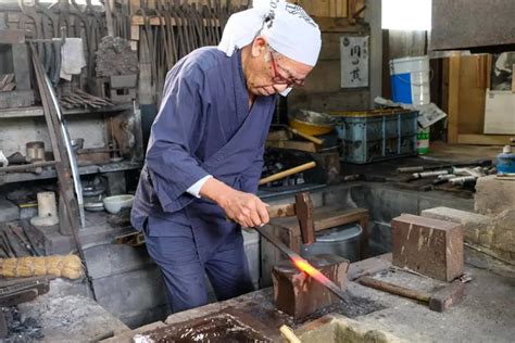 A Rare Glimpse into the World of Katana Sword-Making with Matsunaga ...