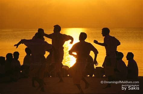 Maldives Traditional Music - The Bodu Beru. At the Heart of Maldives ...