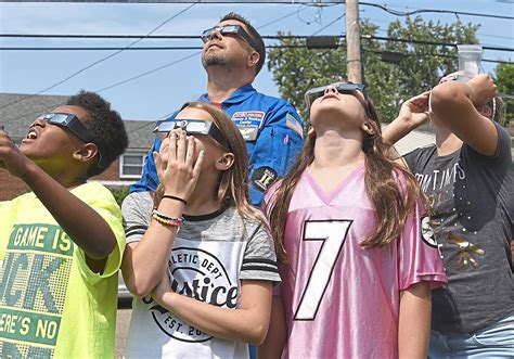 Carlynton teacher uses eclipse to make first day of school memorable ...