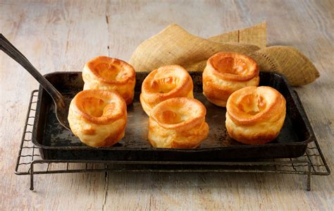 James Martin's Yorkshire puddings | Dinner Recipes | GoodtoKnow