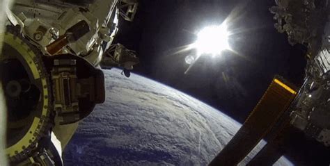 Astronaut Spacewalk GIFs - Find & Share on GIPHY