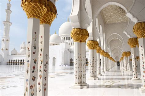 Visiting the Sheikh Zayed Grand Mosque on a day trip from Dubai - Helen on her Holidays