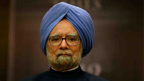 Economy in prolonged slowdown: Manmohan Singh - india news - Hindustan ...