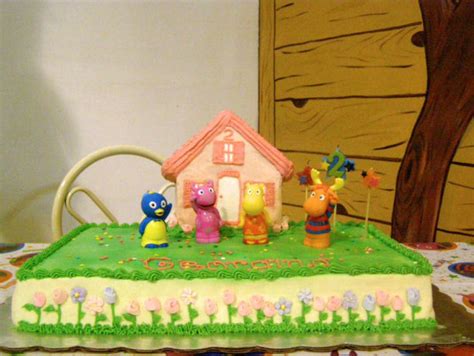 Backyardigans House - CakeCentral.com