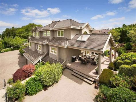 Elegant and Functional, This 3 Storey Luxury Home in Surrey Asks C ...