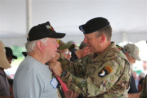 Fort Campbell honorary Air Assault badge ceremony celebrates Vietnam War veterans | Article ...