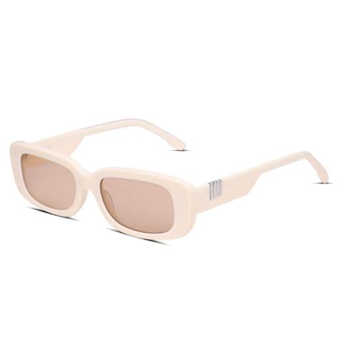 24 Rectangle Sunglasses to Wear All Year Long | The Everygirl