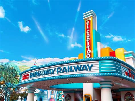 How to Ride Mickey and Minnie's Runaway Railway at Disneyland