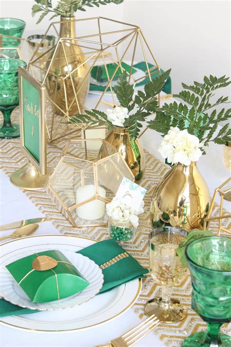 20+ Green And Gold Centerpiece Ideas – The Urban Decor