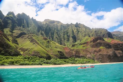 Your Packing Guide to Kayaking the Na Pali Coast - The Elevated Moments