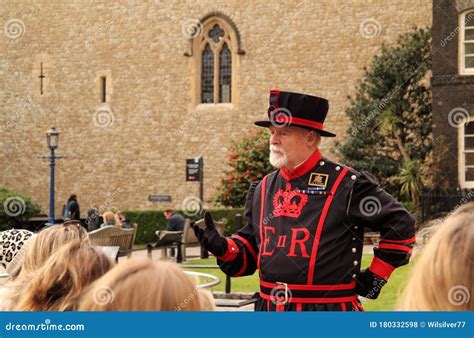 A Yeoman Warder Dressed in Period Attire Leads Visitors on a Tour ...