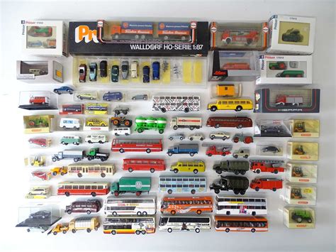 Lot 171 - A large quantity of HO Scale cars, trucks