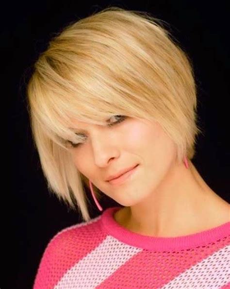 Cute Chin Length Hairstyles Short Hair with Blunt Bangs Blonde-Chin ...