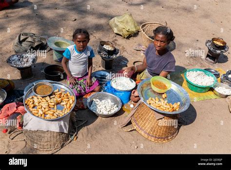 Street food service in Ankaramena district, Madagascar Stock Photo - Alamy