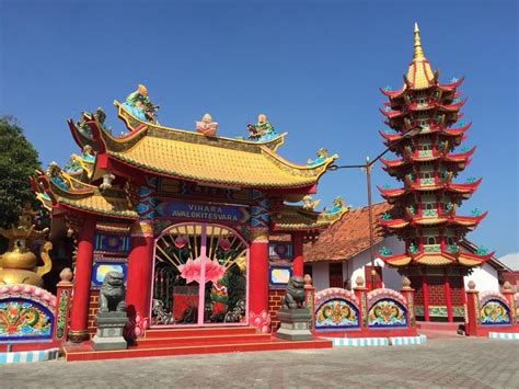 Vihara Avalokitesvara, Madura, Jawa Timur