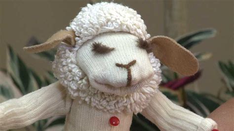 Iconic puppet 'Lamb Chop' appearing daily at Wisconsin State Fair