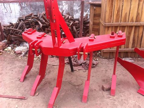 Tractor Implements: Chisel Plough for sale