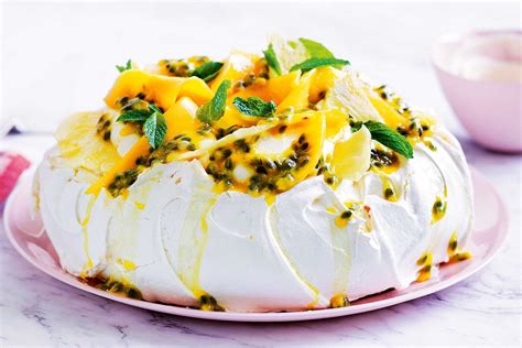 Pavlova, The Typical Australian Dessert - InspirationSeek.com