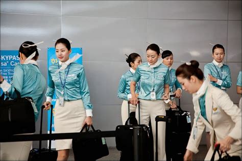 Korean Air stewardesses after cabin service ~ World stewardess Crews