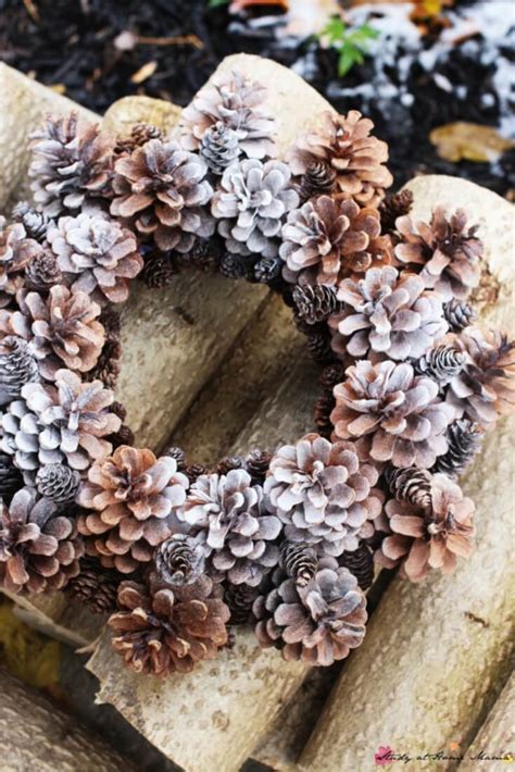 Pine Cone Wreath ⋆ Sugar, Spice and Glitter