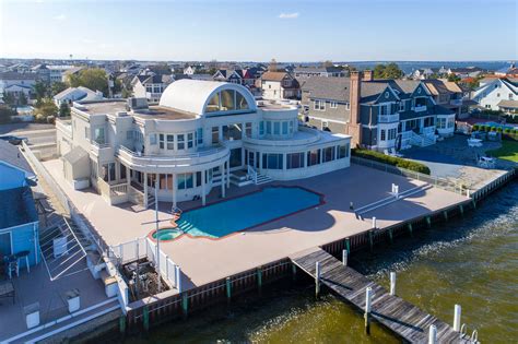 Joe Pesci Lists Waterfront New Jersey Mansion for $6.5 Million ...