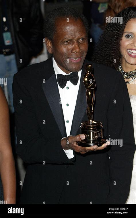 SIDNEY POITIER 2002 VANITY FAIR OSCAR PARTY MORTON'S RESTAURANT BEVERLY HILLS LOS ANGELES USA 24 ...