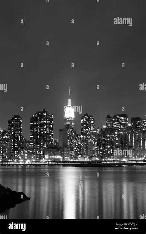 Midtown Manhattan skyline at Night, New York City Stock Photo - Alamy