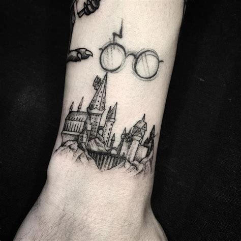 bcs hogwarts is my home. (my ankel) | Tatuajes de harry potter, Tatuajes de harry, Tatuaje de snitch