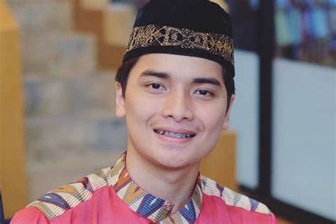 √ Biodata Alvin Faiz: Agama, Keluarga, Pacar, Fakta dan Karir - lyceum.id