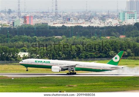 6 B777 Landing Gear On Ground Images, Stock Photos & Vectors | Shutterstock