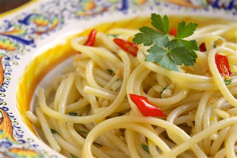 Spaghetti Aglio, Olio e Peperoncino (Spaghetti with Garlic, Oil & Chili) and The Ultimate ...