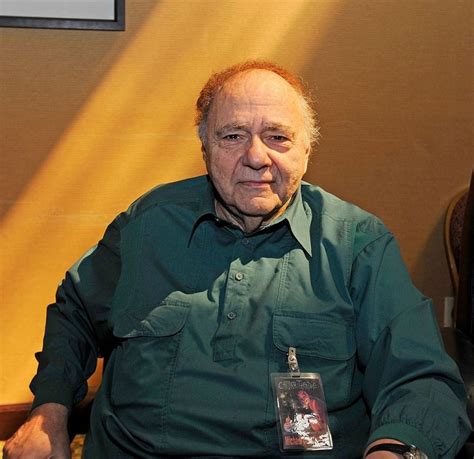 Michael Constantine, famoso por interpretar o personagem Gus, o pai da personagem Toula ...