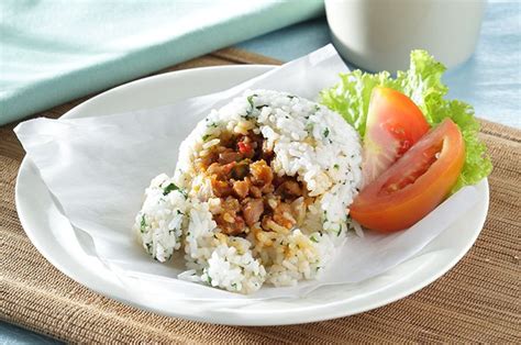 Nasi Kepal Bayam Ayam Pedas, Bekal Antimainstream yang Sehat dan Nikmat - Sajian Sedap