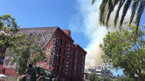 200 Firefighters Battle Brush Fire in L.A.'s Hollywood Hills - ABC News